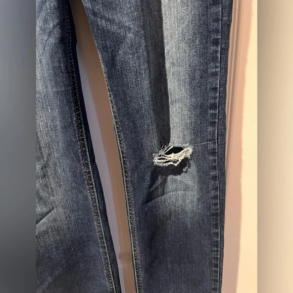 Hollister California denim jeans with factory distressing. Single button. - Picture 5 of 6